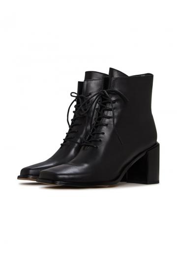 Ботинки на шнуровке