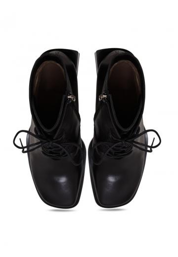 Ботинки на шнуровке