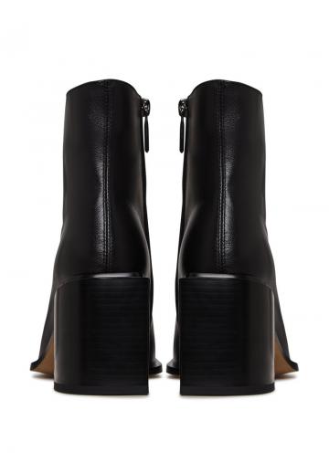 Ботинки на шнуровке