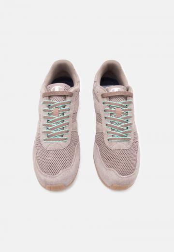 Тренировочные кроссовки