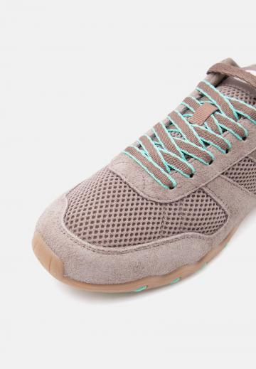 Тренировочные кроссовки