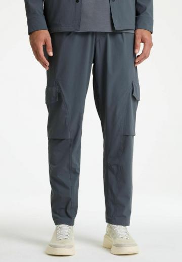 Брюки с накладными карманами