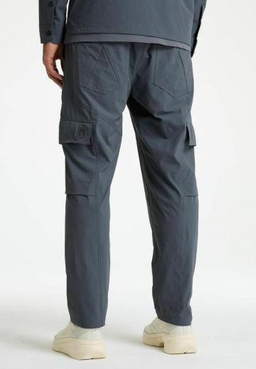 Брюки с накладными карманами