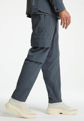 Брюки с накладными карманами