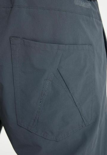 Брюки с накладными карманами