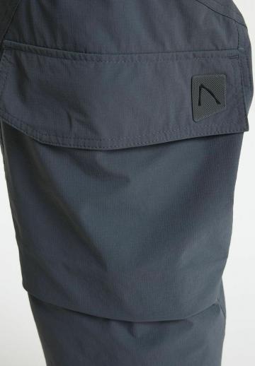 Брюки с накладными карманами