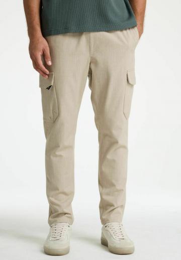 Брюки с накладными карманами