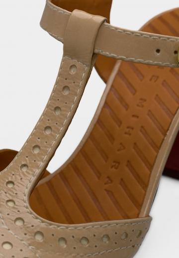 Туфли на высоком каблуке