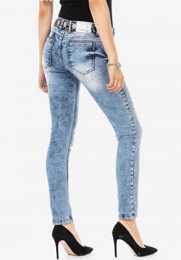 Узкие джинсы