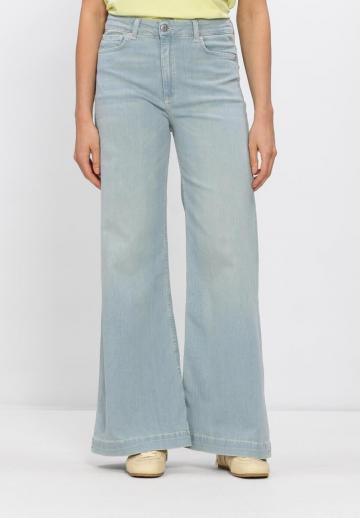 Клешеные джинсы