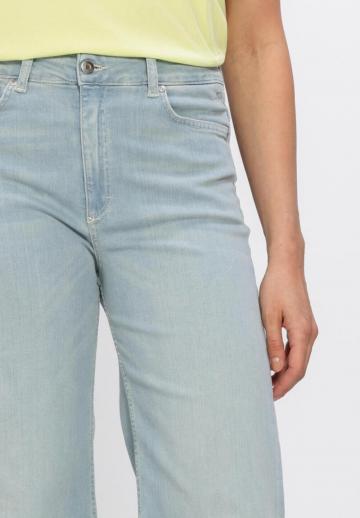 Клешеные джинсы