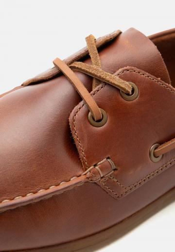 Ботинки на шнуровке