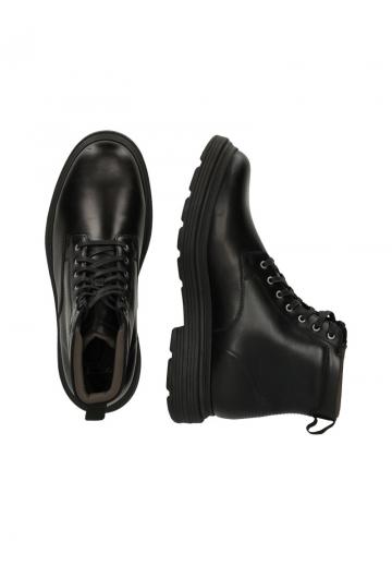 Ботинки на шнуровке