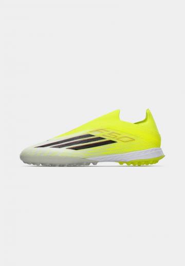 Футбольные бутсы