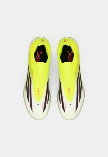 Футбольные бутсы