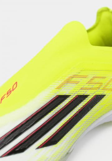 Футбольные бутсы