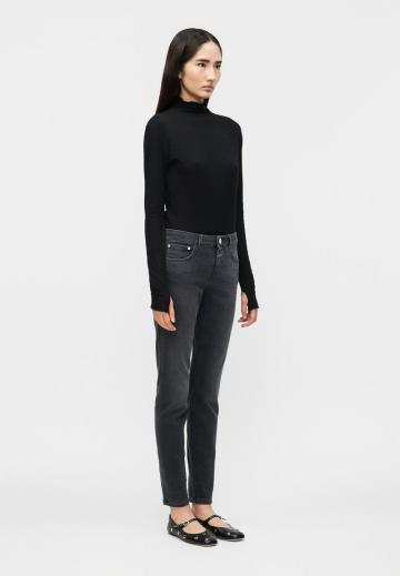 Узкие джинсы