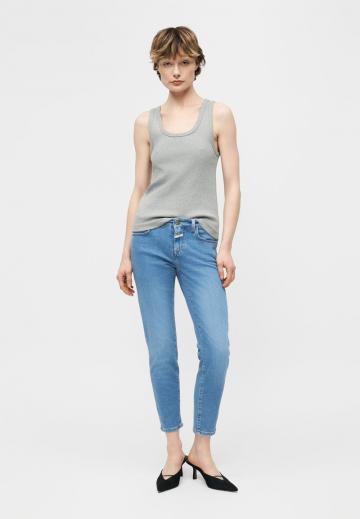 Короткие джинсы