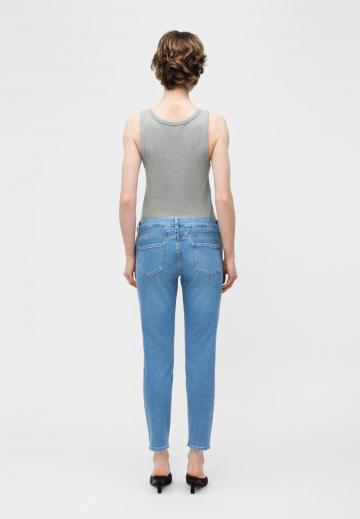 Короткие джинсы