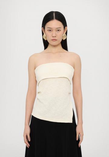 Топ без бретелек