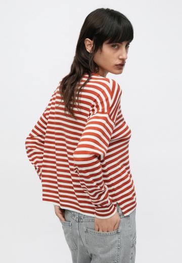 Пуловер в полоску