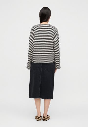 Пуловер в полоску