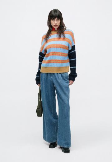 Пуловер в полоску