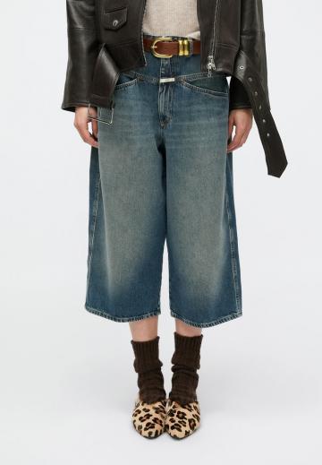 Короткие джинсы