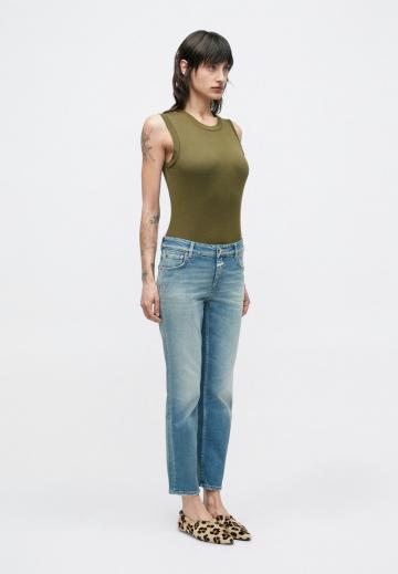 Прямые джинсы