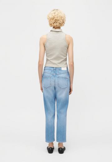 Прямые джинсы