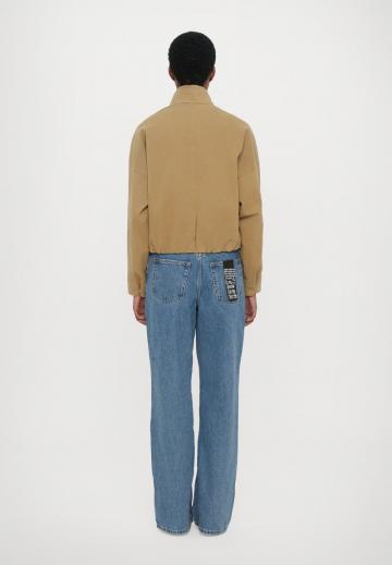 Куртка с накладнымит карманами