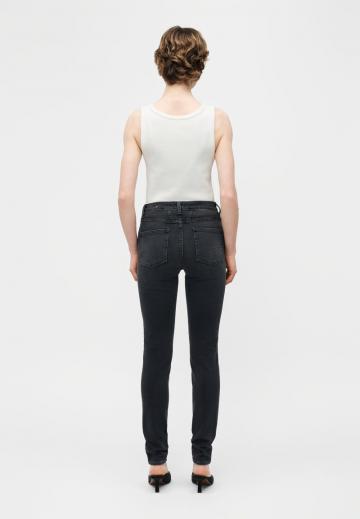 Узкие джинсы