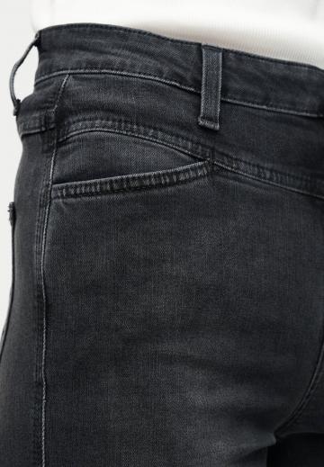 Узкие джинсы