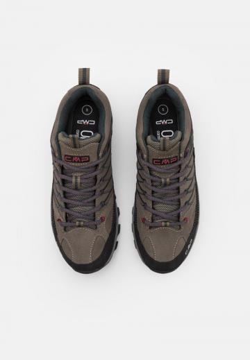 Походные кроссовки