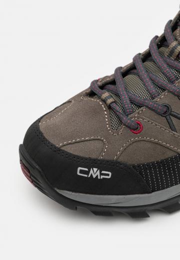 Походные кроссовки