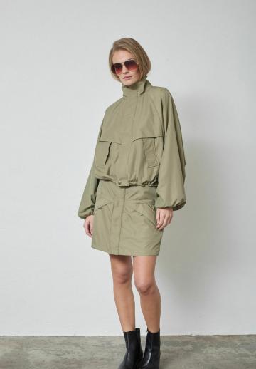 Куртка с накладнымит карманами