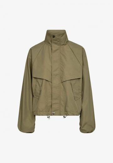 Куртка с накладнымит карманами