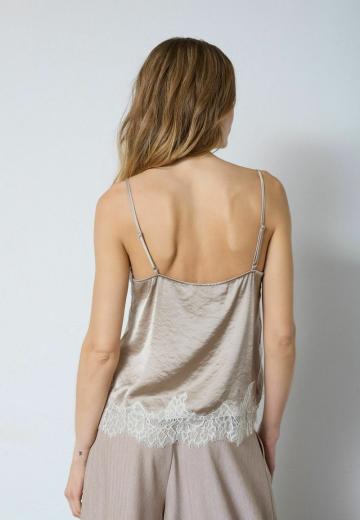 Топ на бретельках