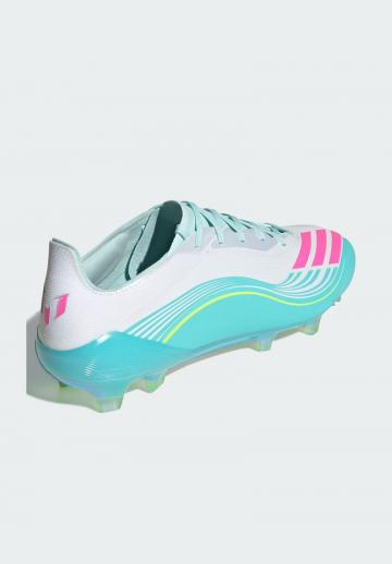 Футбольные бутсы