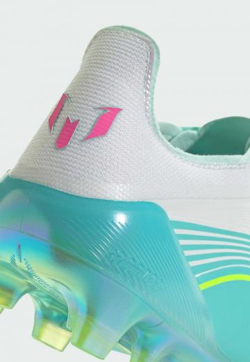 Футбольные бутсы