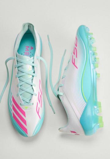 Футбольные бутсы