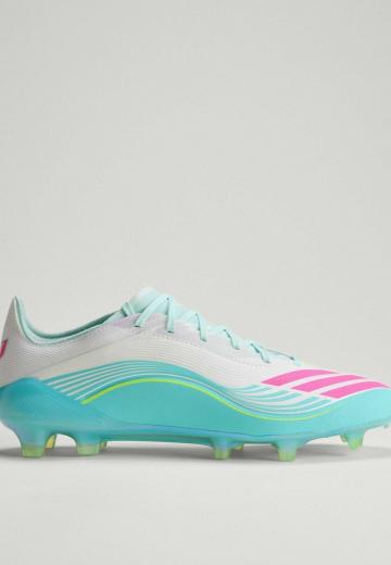 Футбольные бутсы