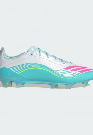 Футбольные бутсы