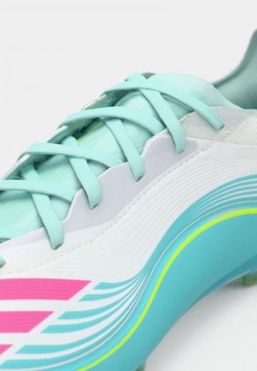 Футбольные бутсы