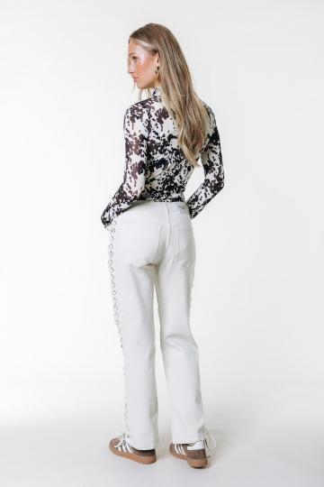 Прямые джинсы