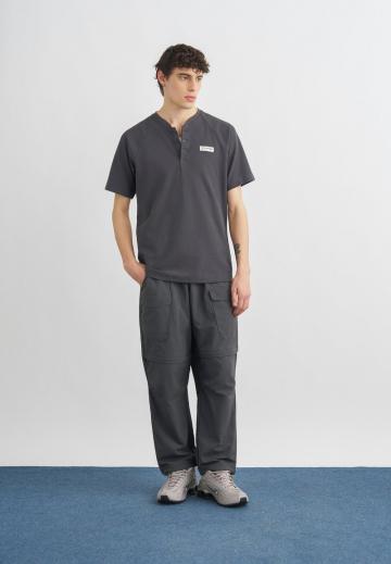 Брюки с накладными карманами