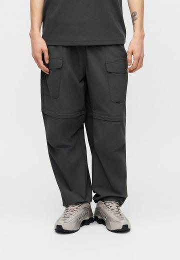 Брюки с накладными карманами