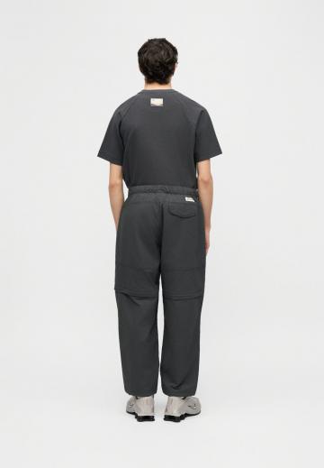 Брюки с накладными карманами