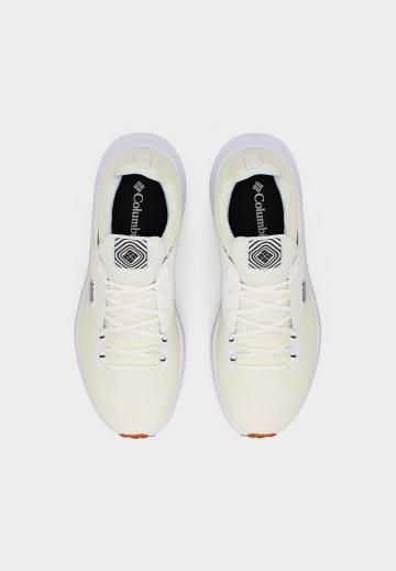 Походные кроссовки