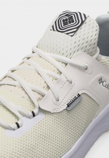 Походные кроссовки